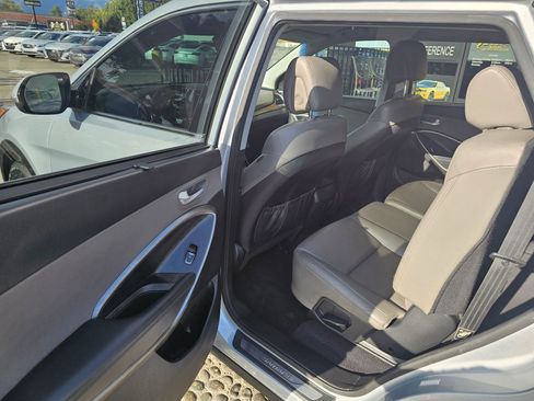 Used 2017 Hyundai Santa Fe SE w/ SE Premium Package 02 FWD image 17