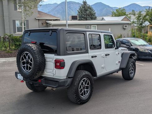 Used 2025 Jeep Wrangler Unlimited Rubicon AWD/4WD image 3