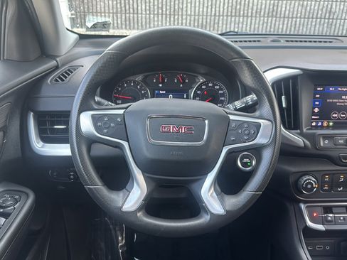 Used 2024 GMC Terrain SLE FWD image 2