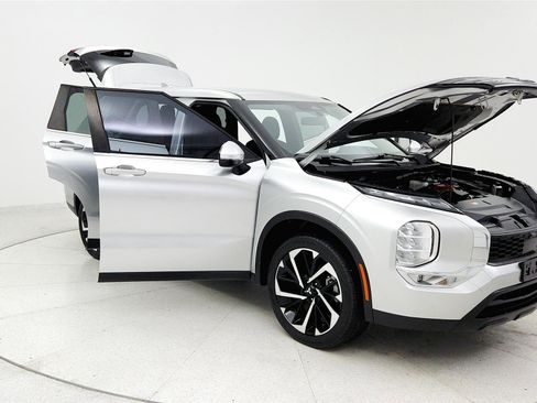 Used 2022 Mitsubishi Outlander ES FWD image 12