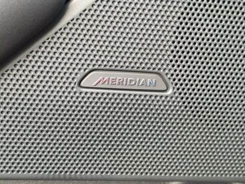 New 2026 Land Rover Range Rover Velar Dynamic SE image 32