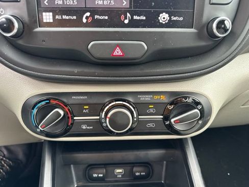 Certified 2025 Kia Soul LX w/ LX Technology Package FWD image 12