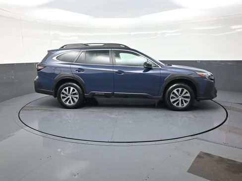 Used 2025 Subaru Outback Premium image 2