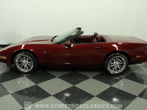 Used 1993 Chevrolet Corvette Convertible RWD image 2