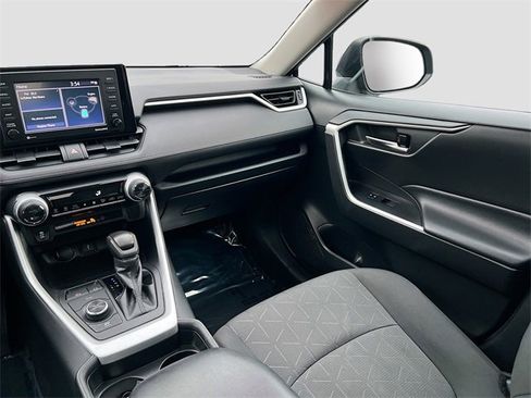 Used 2020 Toyota RAV4 XLE image 22