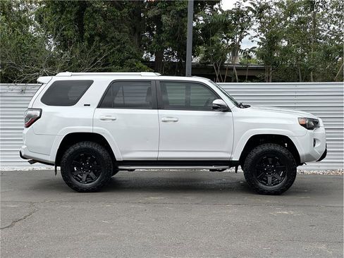 Used 2017 Toyota 4Runner SR5 Premium AWD/4WD image 9