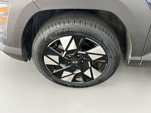 Used 2025 Hyundai Kona SEL image 11