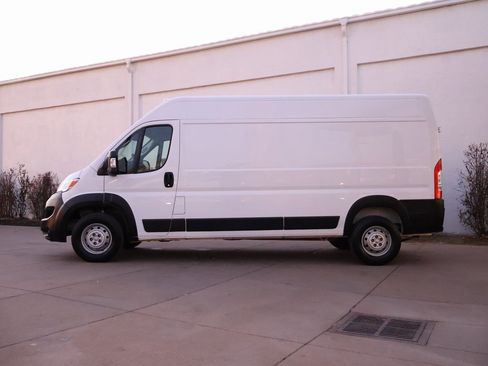 Used 2023 RAM ProMaster 2500 image 4
