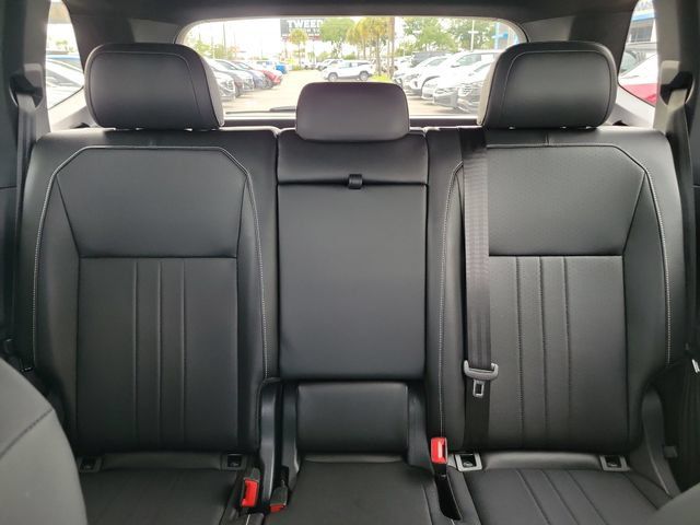 Used 2024 Volkswagen Tiguan SE R-Line AWD/4WD image 17