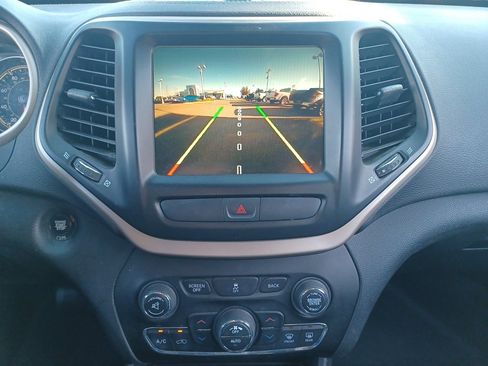 Used 2017 Jeep Cherokee Limited image 9