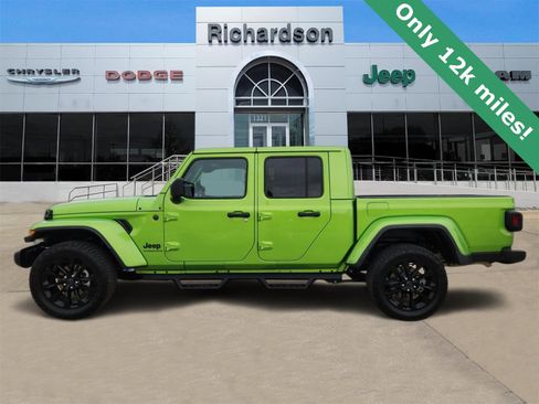 Used 2025 Jeep Gladiator Sport image 3