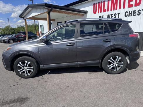 Used 2018 Toyota RAV4 LE FWD image 9
