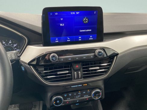 Used 2022 Ford Escape SE w/ Cold Weather Package image 22