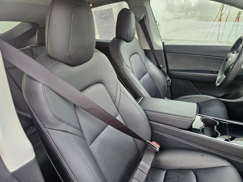 Used 2021 Tesla Model Y Standard Range image 12