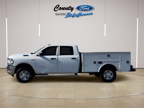 Used 2022 RAM 2500 Tradesman w/ Chrome Appearance Group image 3