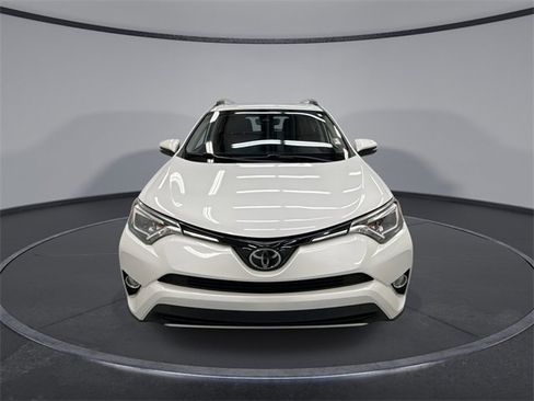 Used 2018 Toyota RAV4 Limited image 3