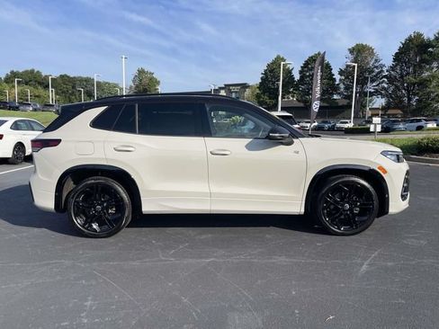 Certified 2026 Volkswagen Tiguan SE R-Line FWD image 8