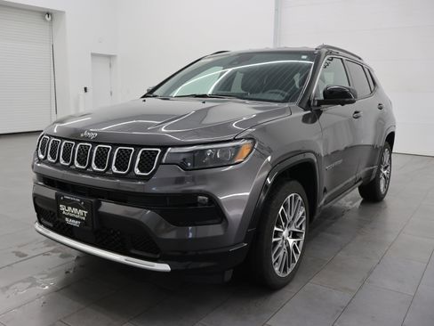 Used 2023 Jeep Compass Limited w/ Elite Group AWD/4WD image 7