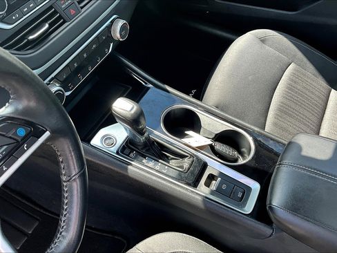 Used 2022 Nissan Altima 2.5 SV w/ SV Premium Package image 15