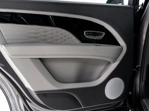New 2025 Bentley Bentayga Extended Wheelbase image 22