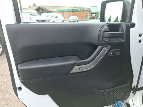 Used 2015 Jeep Wrangler Unlimited Sport w/ Quick Order Package 24S AWD/4WD image 16