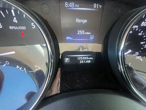 Used 2014 Nissan Rogue SV FWD image 9