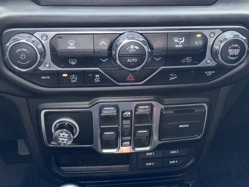 Used 2019 Jeep Wrangler Unlimited Sport S AWD/4WD image 5