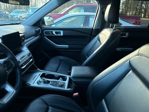 Used 2023 Ford Explorer XLT w/ Equipment Group 202A image 16