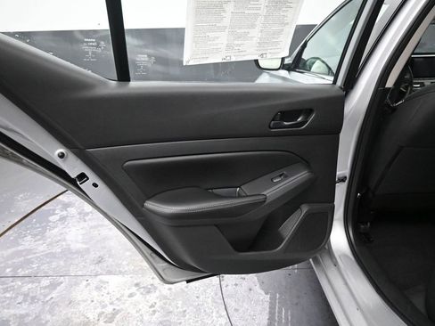 Used 2024 Nissan Altima 2.5 SV image 25