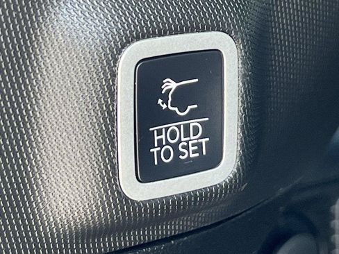 Used 2025 Jeep Grand Cherokee Limited AWD/4WD image 31