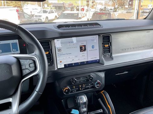 Used 2024 Ford Bronco Badlands image 5