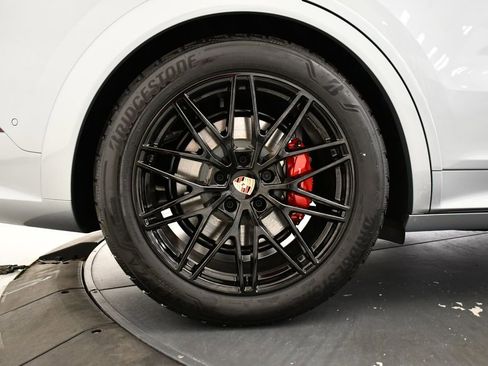 New 2026 Porsche Cayenne GTS AWD/4WD image 18
