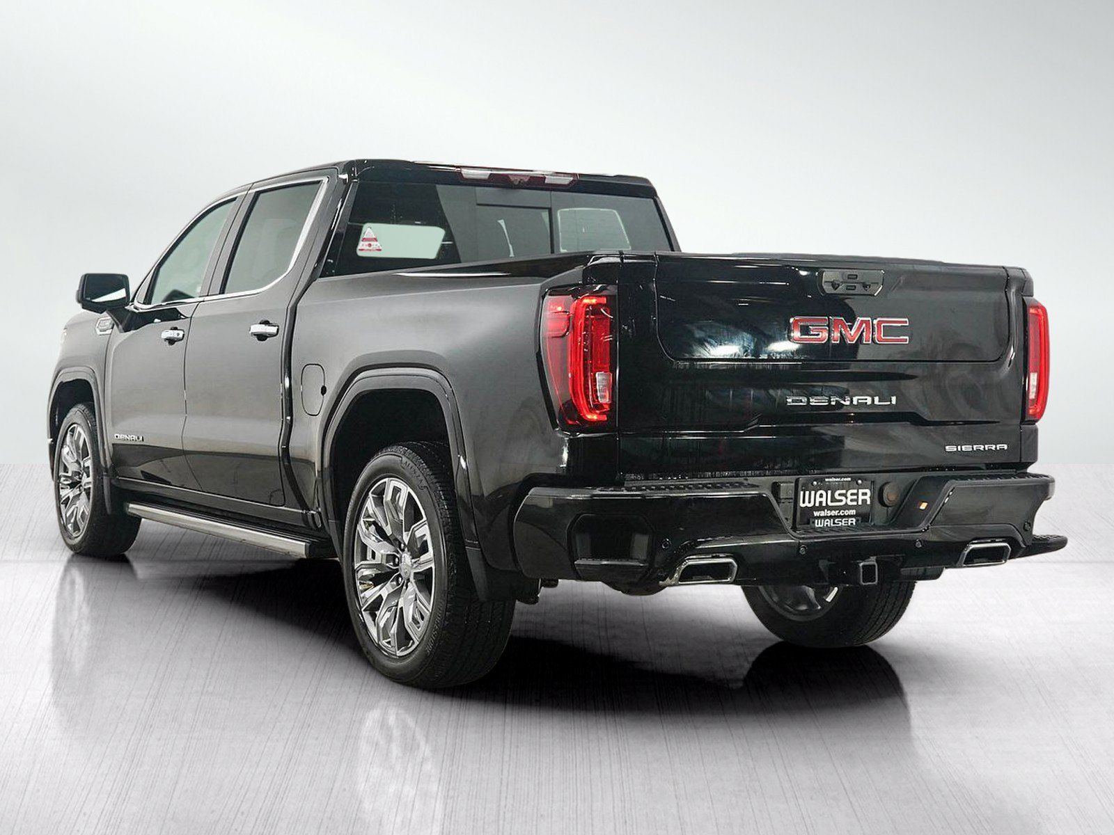 Used 2024 GMC Sierra 1500 Denali AWD/4WD image 3