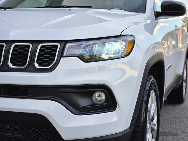 Used 2025 Jeep Compass Latitude AWD/4WD image 9