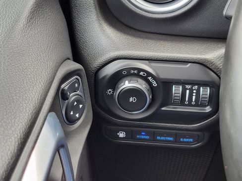 Used 2021 Jeep Wrangler Unlimited Sahara w/ Cold Weather Group AWD/4WD image 9