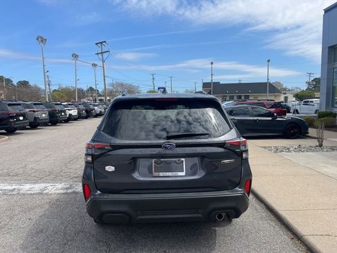 Used 2025 Subaru Forester Touring image 7