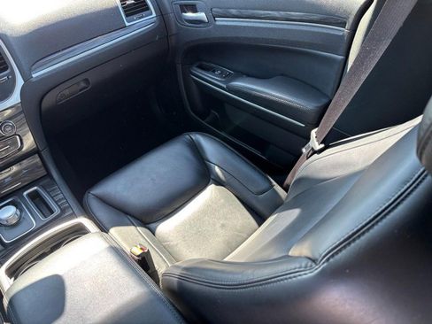 Used 2022 Chrysler 300 Touring L image 14