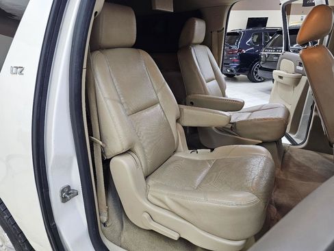 Used 2013 Chevrolet Suburban LTZ RWD image 22