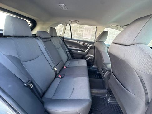 Used 2021 Toyota RAV4 XLE AWD/4WD image 34