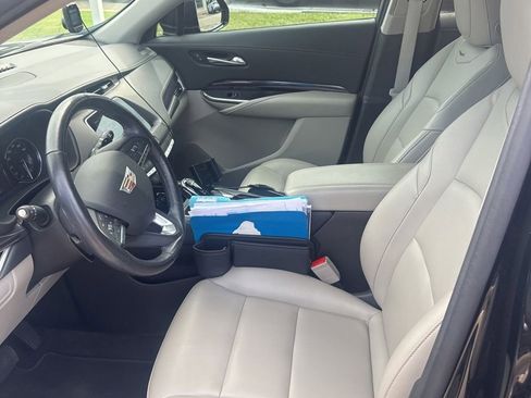 Used 2023 Cadillac XT4 Luxury w/ Cold Weather Package FWD image 5