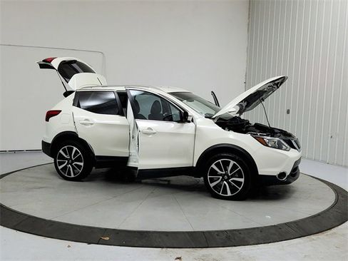 Used 2018 Nissan Rogue Sport SL image 9