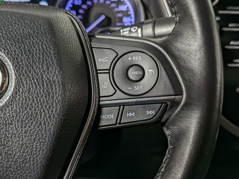 Used 2020 Toyota Camry XLE image 31