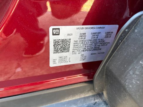 Used 2025 Chevrolet Trax LT FWD image 27