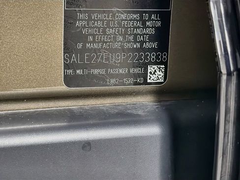 Certified 2023 Land Rover Defender 110 X-Dynamic SE AWD/4WD image 35