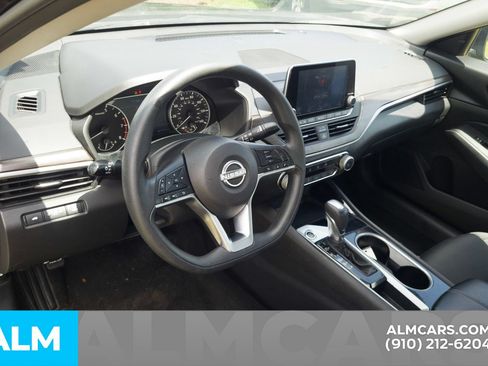 Used 2024 Nissan Altima 2.5 SV FWD image 5