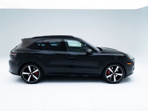 Certified 2024 Porsche Cayenne S AWD/4WD image 8
