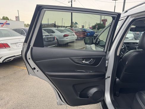 Used 2018 Nissan Rogue SL FWD image 28