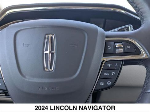 Used 2024 Lincoln Navigator Reserve image 14