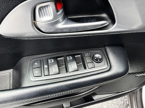 Used 2019 Chrysler Pacifica Touring-L Plus w/ S Appearance Package image 17