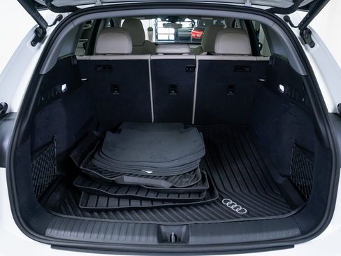 Used 2025 Audi Q6 e-tron Premium Plus image 8